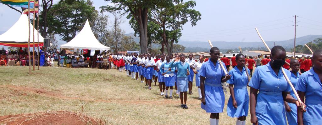 Parade pass by Bubulo Girls S.S